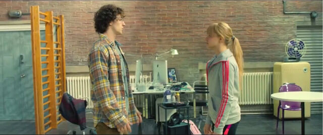 File:DaveVsMindy.jpg