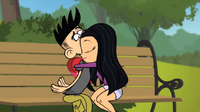 Kelly abraça Brad.png