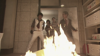冬野等人趕緊逃走.png