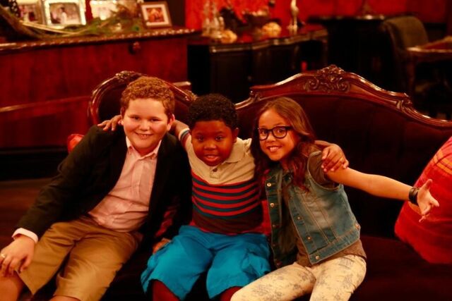 File:Cadeonhauntedhathaways.jpg