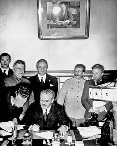 478px-MolotovRibbentropStalin.jpg