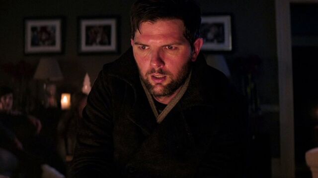 File:Video-krampus-tom-tells-the-family-they-should-sit-tight-videoSixteenByNine1050.jpg