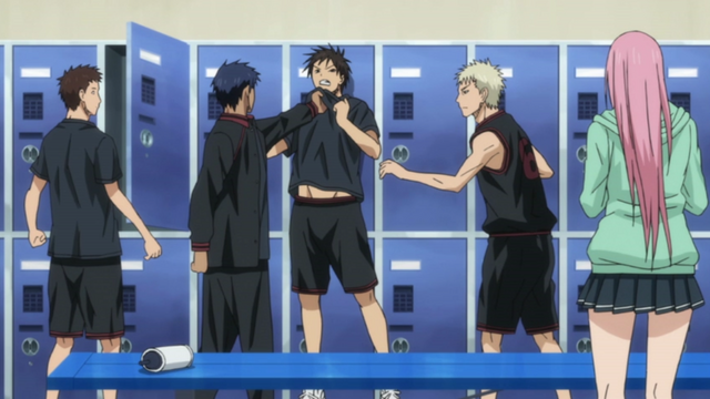 File:Aomine afferra compagno di squadra.png