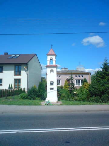 Plik:Kurow PomnikNaLubelskiej.jpg
