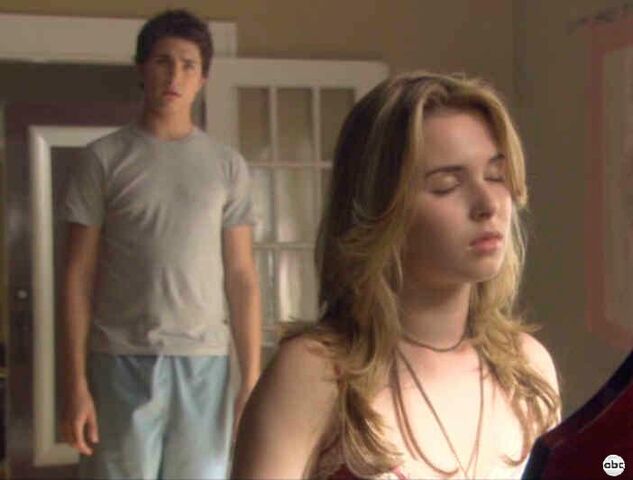 File:KyleAmandaFirstView.jpg