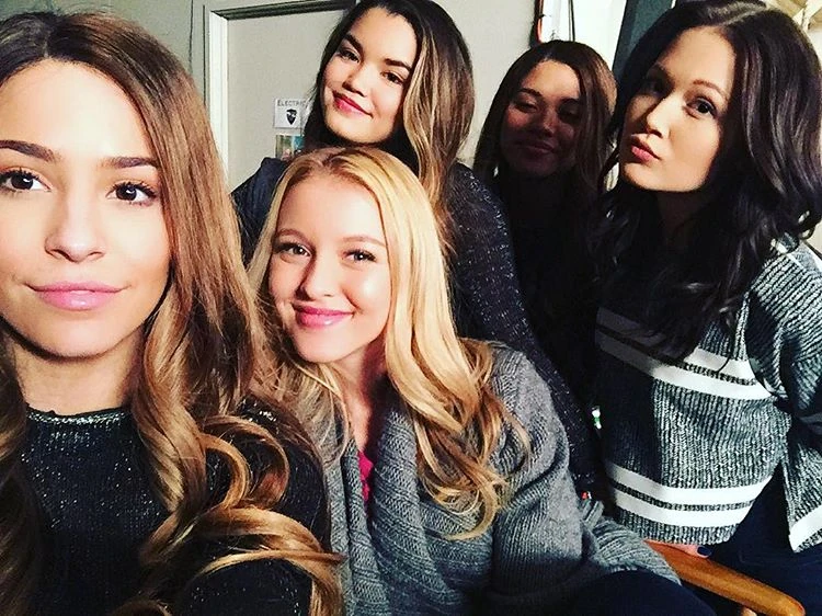 Image Skylar twin.jpeg Lab Rats Elite Force Wikia FANDOM powered