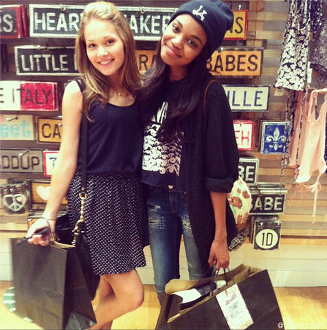 File:Kelli-berglund-china-anne-mcclain-shopping-july-29-2013.jpg