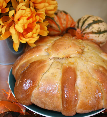 File:Pan de Muerto.jpg