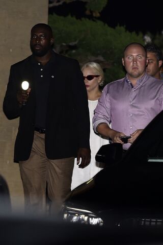 File:8-6-15 Leaving a Sushi Restaurant in Malibu 001.jpg