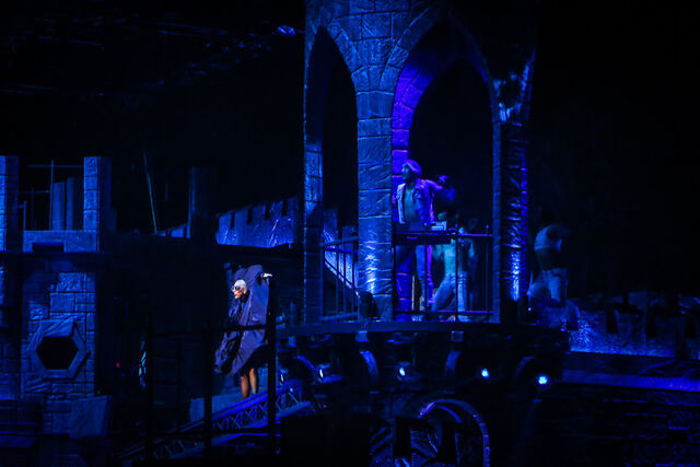 File:The Born This Way Ball Tour Just Dance 004.jpg