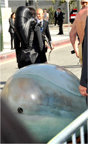 File:Arriving at Grammys 042.png