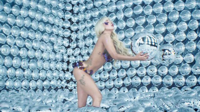 File:ARTPOP O2 UK TV AD 011.jpg