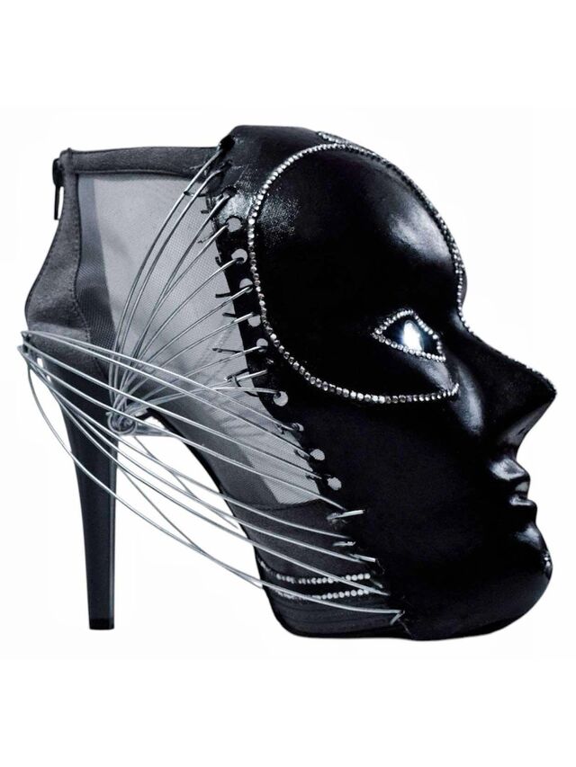 File:Mask shoes by Didaldi.jpg