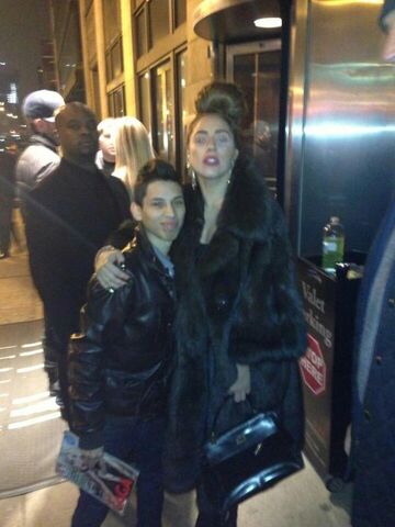 File:12-19-12 With fans in Chicago 001.jpg