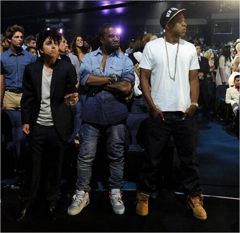 File:VMA 2011 Audience 002.jpg