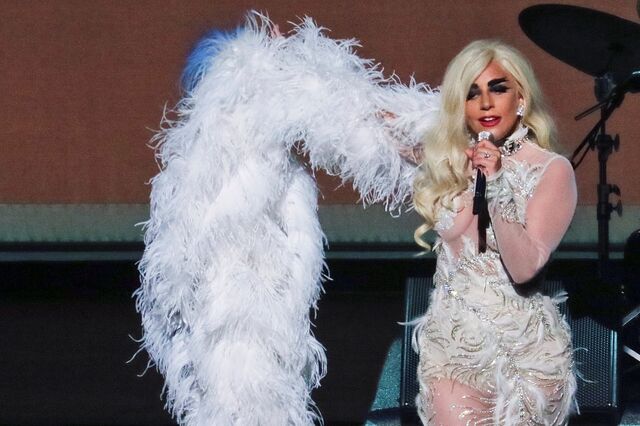 File:5-25-15 Cheek to Cheek Tour 007.jpg