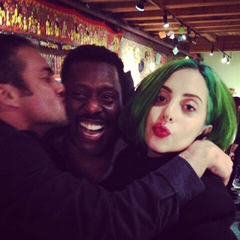 File:12-14-13 With Taylor Kinney 001.jpg
