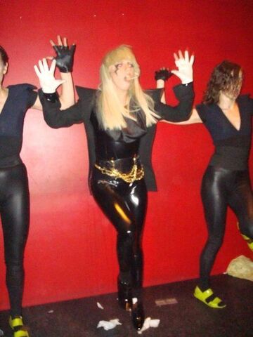 File:5-17-08 Performance at Family Club Night in NYC 002.jpg