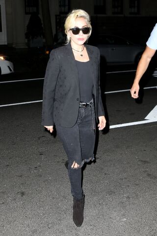 File:7-26-16 Arriving at Gramercy Park Hotel in NYC 001.jpg