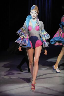 File:Manish-arora-spring-2009-outfit-profile.jpg
