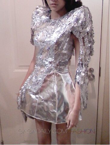File:Lady-gaga-olima-nye-dressb.jpg