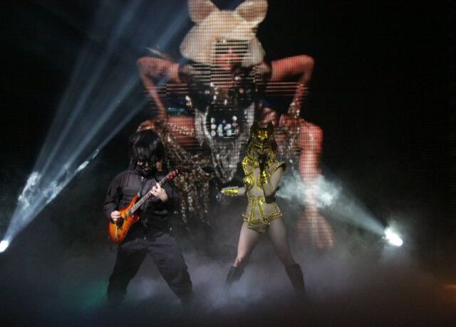 File:GoldOutfit&MonsterMask.jpg