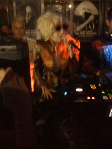 File:11-22-09 Club Voyeur 001.jpg