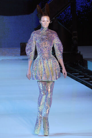 File:Alexander-mcqueen-spring-2010-dress-pants.jpg