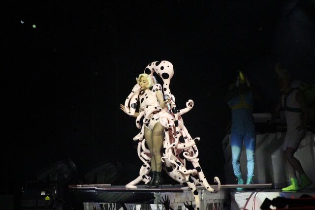 File:10-7-14 Paparazzi artRAVE 001.jpg