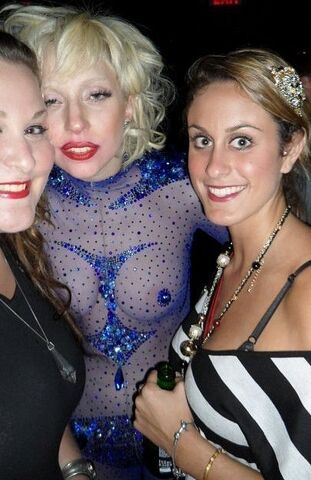 File:6-19-10 At HeadQuarters Cabaret Bar 002.jpg