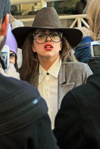 File:1-10-13 Leaving her hotel in Vancouver 001.jpg