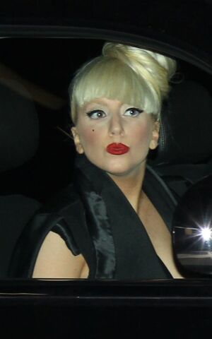 File:12-3-11 Arriving at KIIS FM's Jingle Ball 001.jpg