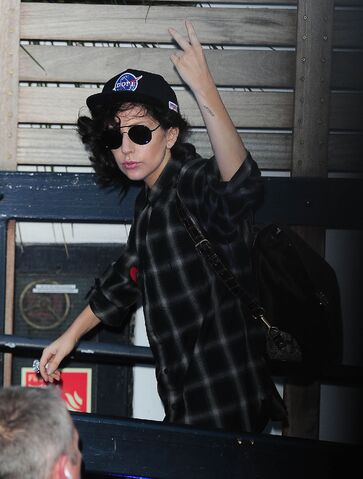 File:10-29-13 Arriving at ITV Studios in London 002.jpg