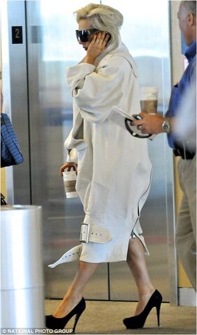 File:In Houston Airport.jpg