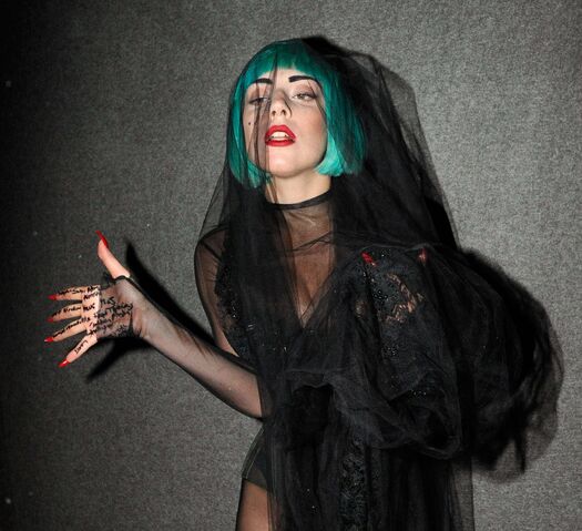 File:6-6-11 Backstage at CFDA 003.jpg