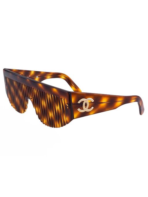File:Chanel Comb Shades.jpg