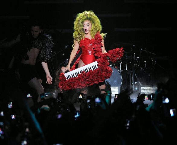 File:3-30-14 Roseland Day 2 Bad Romance 001.jpg