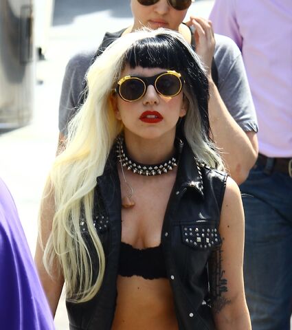 File:5-11-11 Leaving Le Grand Journal Rehearsal at Festival de Cannes in France 002.jpg