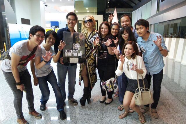 File:5-25-12 Backstage meet and greet 003.jpg
