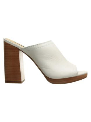 File:Frye - Karissa mule.jpg