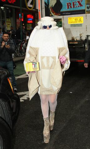File:3-28-14 Leaving a Yoga Center in NYC 001.jpg