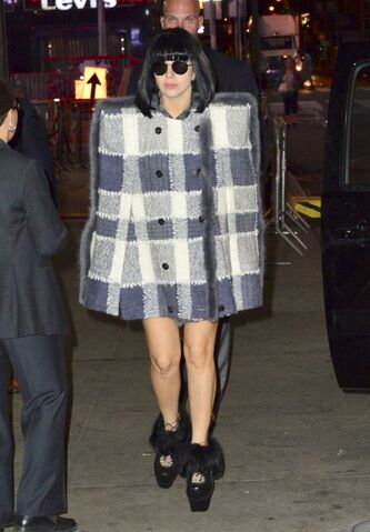 File:9-9-13 Arriving at GMA studios 001.jpg