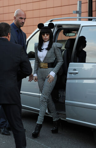 File:8-31-13 Arriving at The Roundhouse 001.jpg