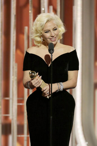 File:1-10-16 Acceptance award at GG in Beverly Hills 002.jpg