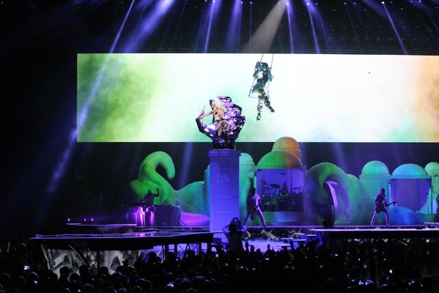 File:10-7-14 Do What U Want artRAVE 000001.jpg