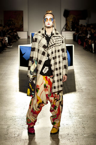 File:Kansai Yamamoto - ''Fashion In Motion'' 2013 Collection 002.jpg