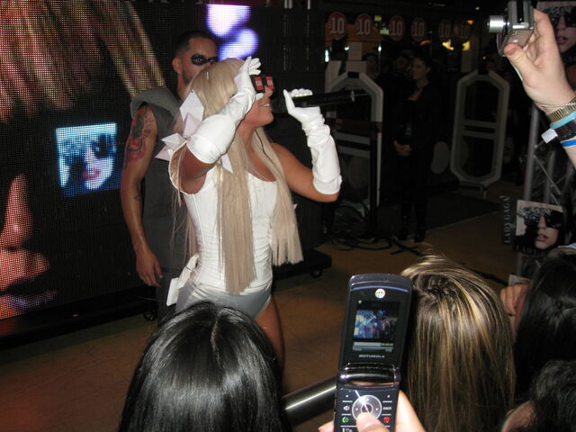 File:10-28-08 Album Debut at Virgin Megastore in NYC 002.jpg
