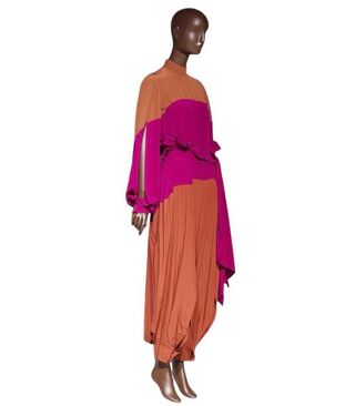 File:Vuitton-SS-2011-bicolore.jpg