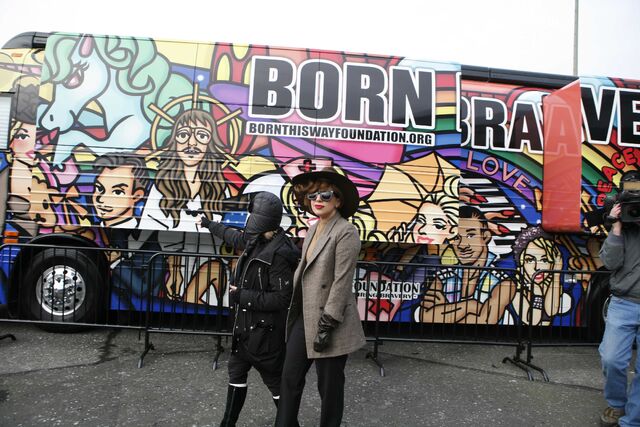 File:1-14-13 Visiting Born Brave Bus 003.jpg