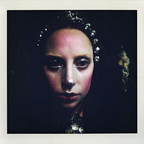 File:7-17-13 Applause Set 001.jpg